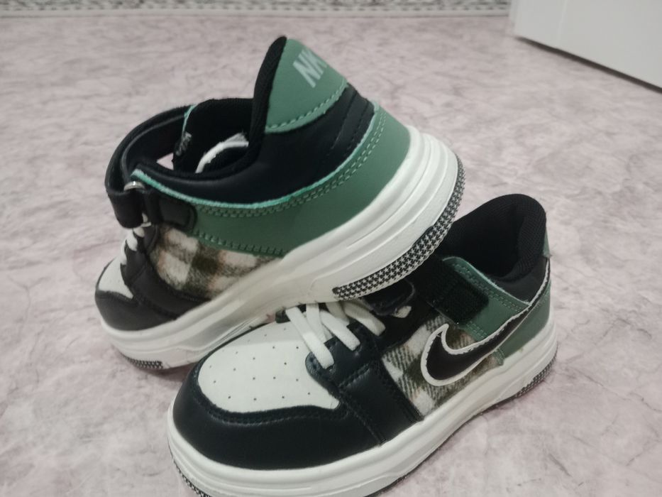 Кроссовки детские