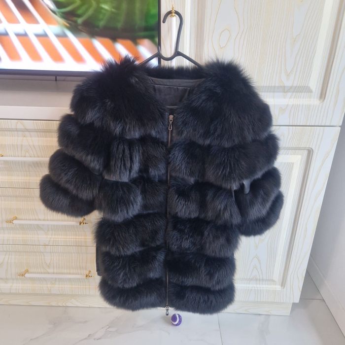 Haina blana vulpe neagra bogata si lucioasa