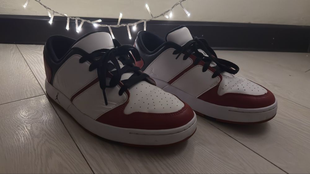 Покупаете один, второй кроссовок в подарок!!!