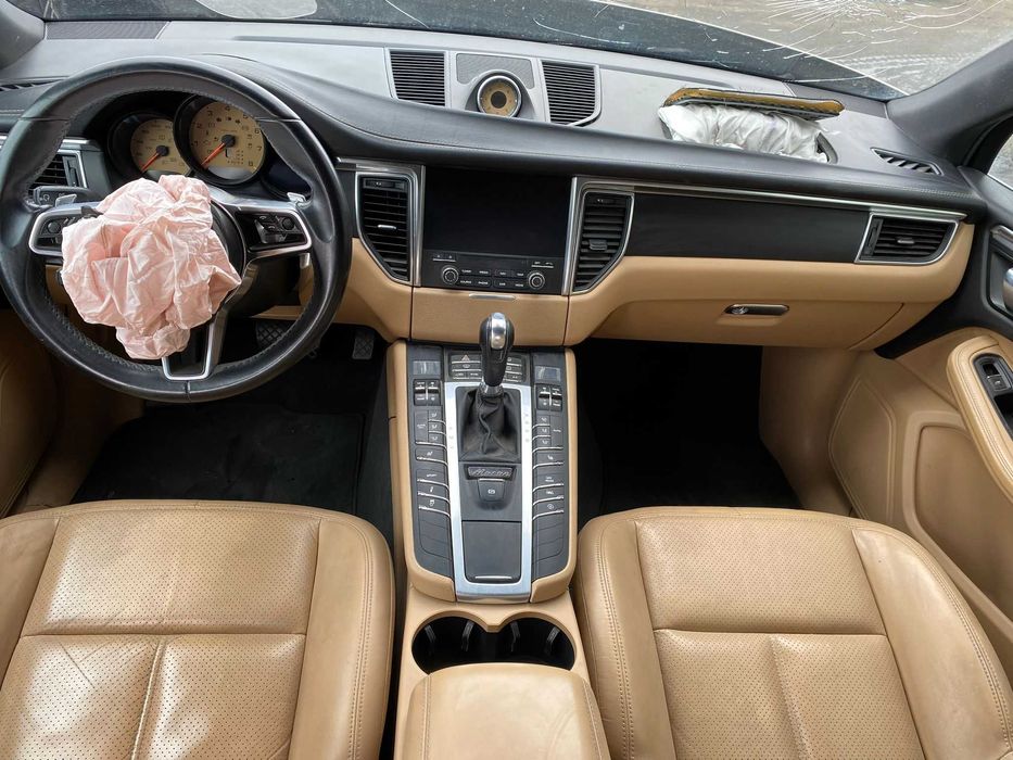 Dezmembrez Porsche macan 95B 2.0 turbo/interior/usa macan/stop/navi/