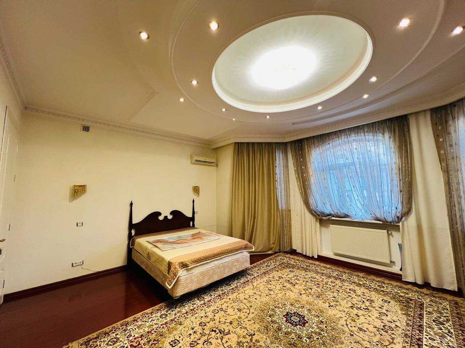 Аренда дома на Ивлиева  7 соток 8 комнат 5000 у.е