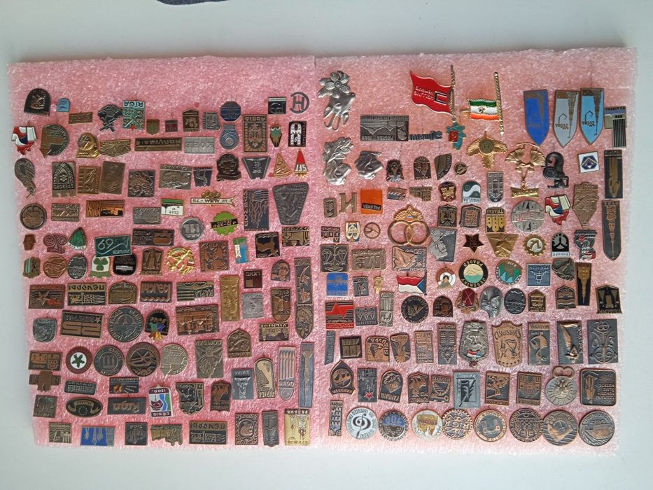 Продам коллекцию значков.