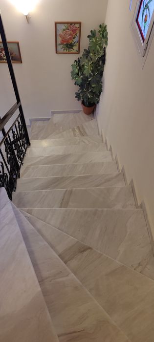 GrandArt Cenad executa trepte din marmură și granit Timisoara