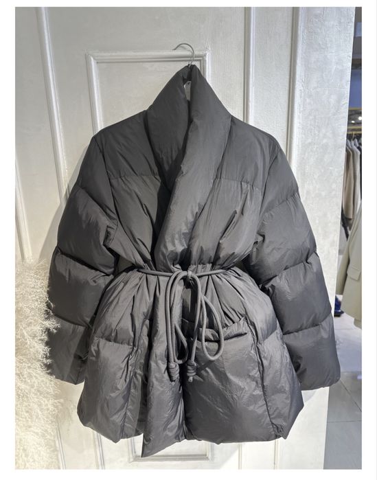 Зимняя куртка новая, теплая, черная 44 размер.