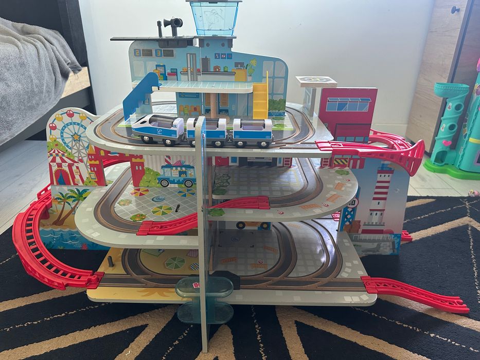 Set de joc Hape International - tren prin oras