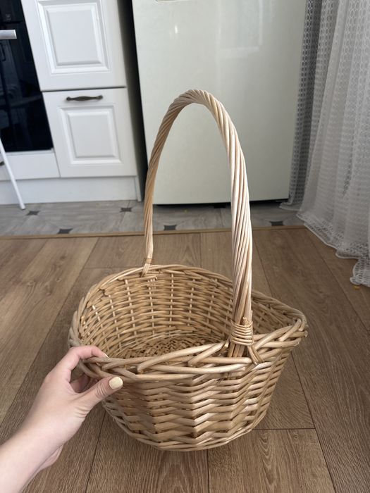 Деревянная большая  корзина