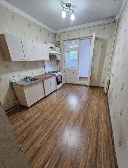 Tinchlik metroga yaqin qizlarga