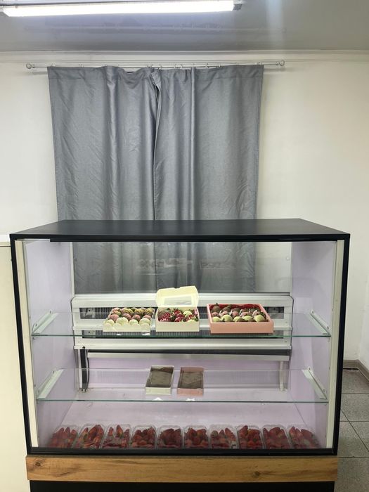 Продам ветринный холодильник