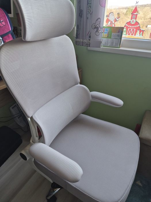 Офис стол нов само сглобен