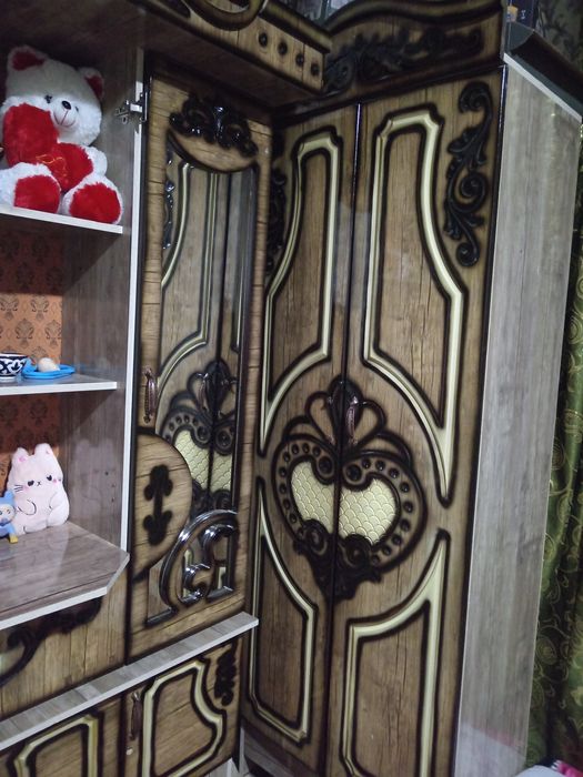 Shkaf stenka sotiladi