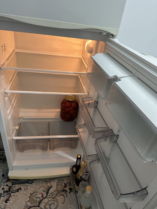 Продаеться холодильник