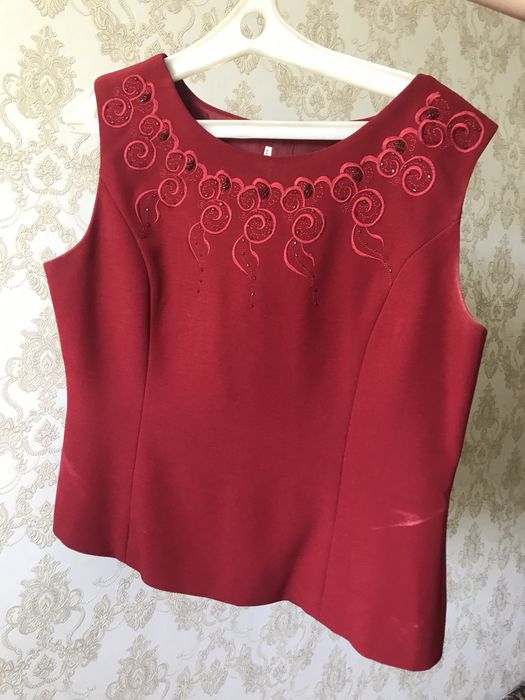 Женские костюмы праздничные