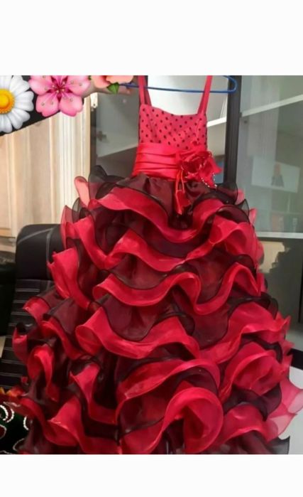 Продам бальное платье на девочку