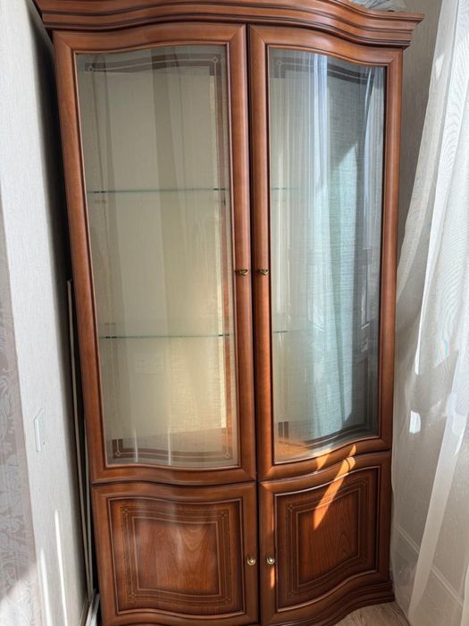 Таршер, стол, шкаф