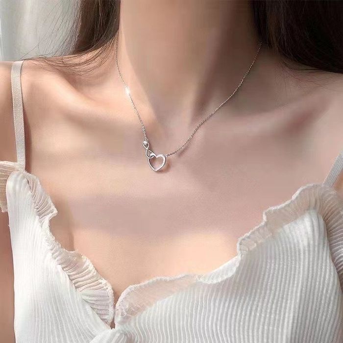 Шкатулка  с серебрянным кулоном