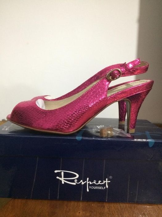 Женские босоножки