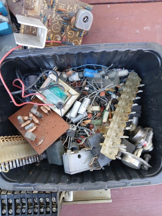 Piese electrice și electronice vechi