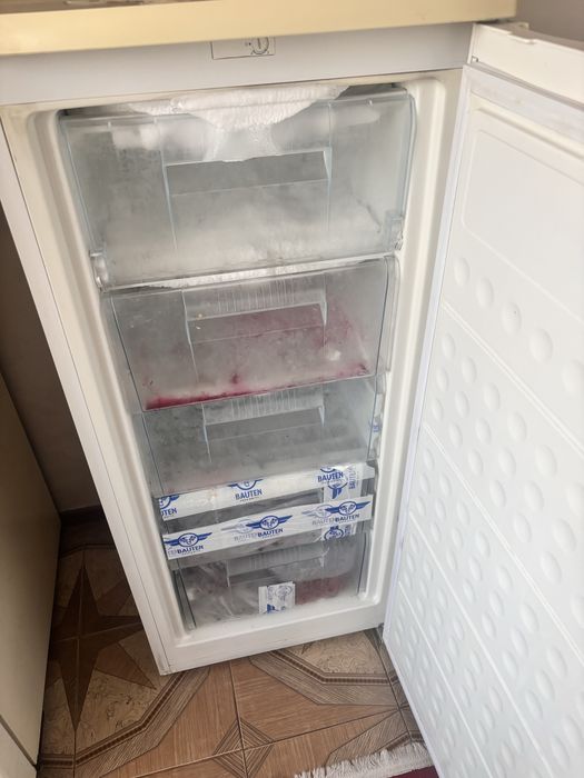 Вертикальный морозильник