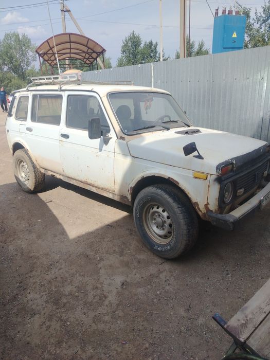 Продам ниву  требует ремонта