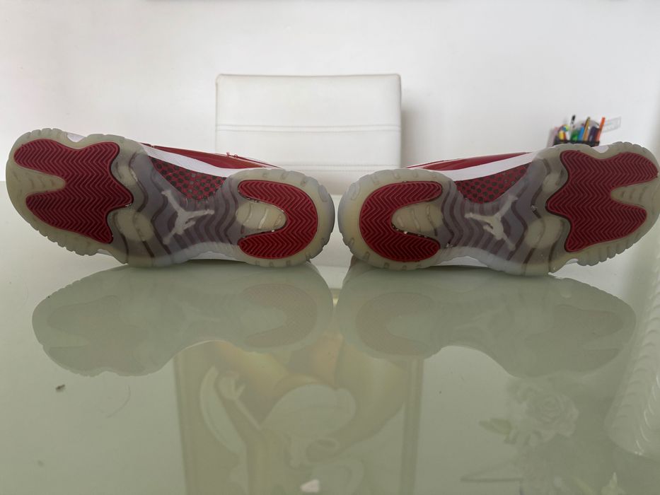 Обувки Jordan 11 cherry red