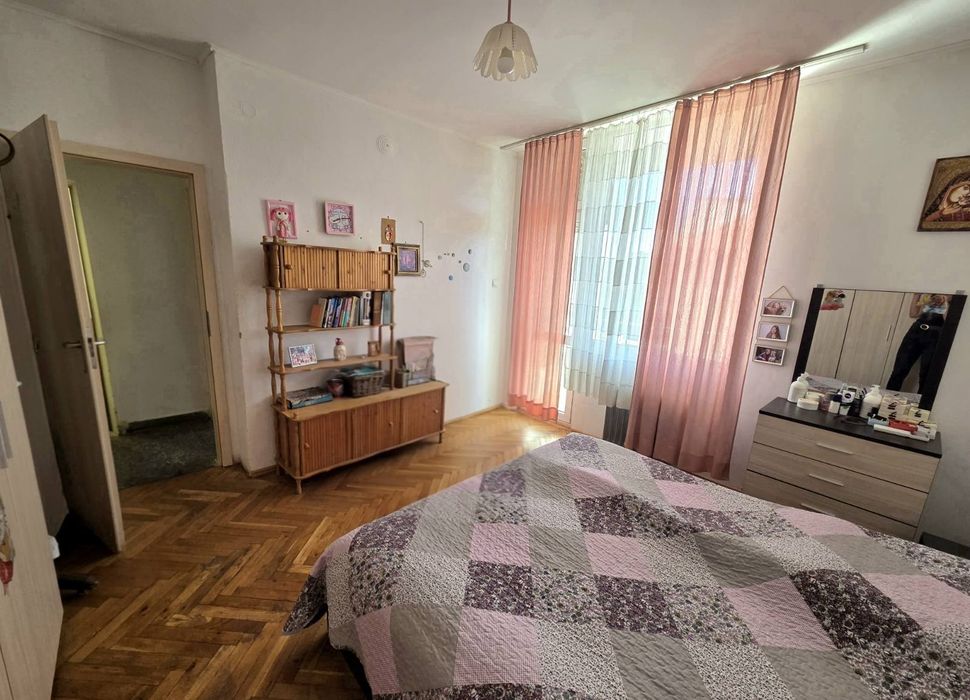 Продава се Тристаен апартамент в Кюстендил, Център - 90 кв.м за 1445 €/кв.м - Снимка #3