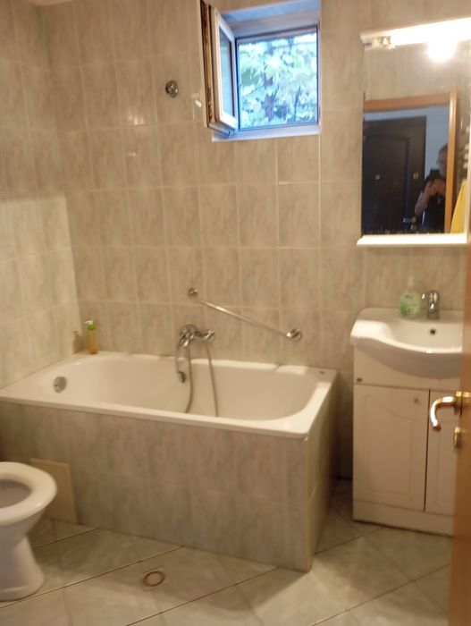Proprietar vând casă cu713m teren in Calea Lipovei pe str ion Roată nr51 cu 4camere 2 bai și 2 bucătari   camera tehnica , cămară și garaj