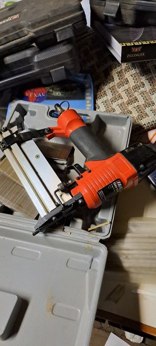 Професионален  пневматичен такер