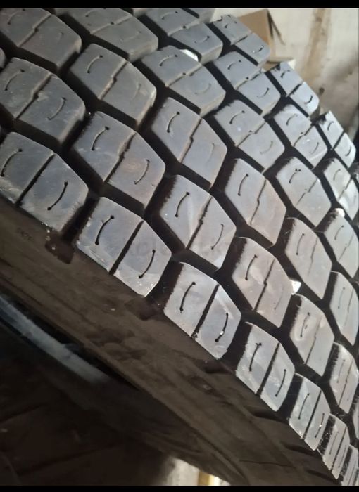 Продам шины на грузовое авто
