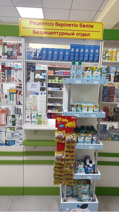Витрины для аптеки б/у