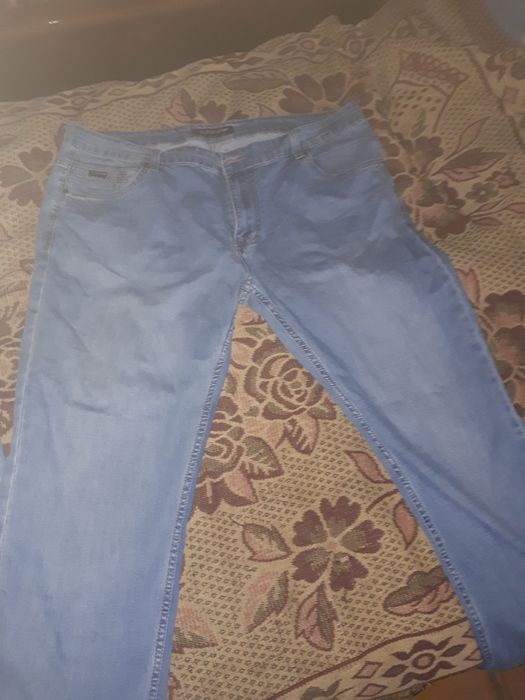 Продам мужские джинсы