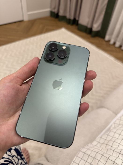 Продам телефон Iphone 13