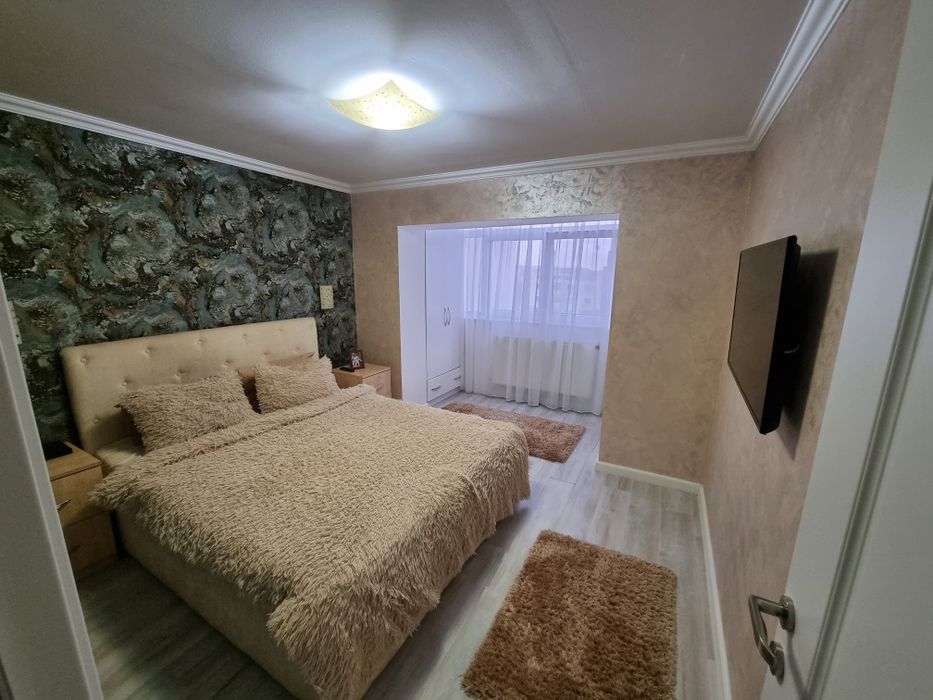Ofer spre închiriere  apartament 3 camere