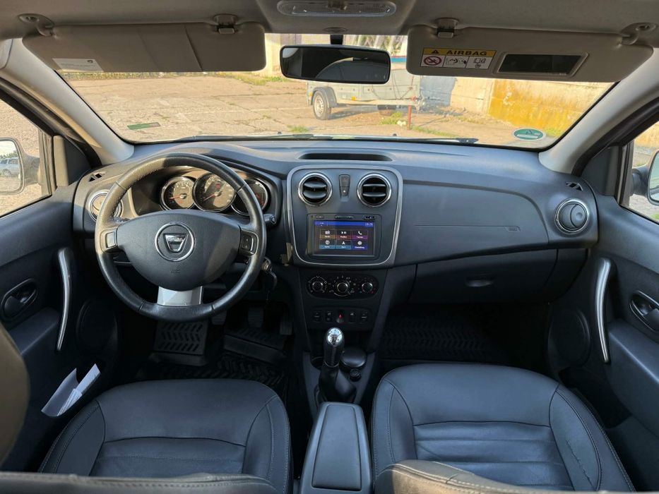 Dacia Sandero Stepway / 2017 / Piele / Navigație  / Benzina