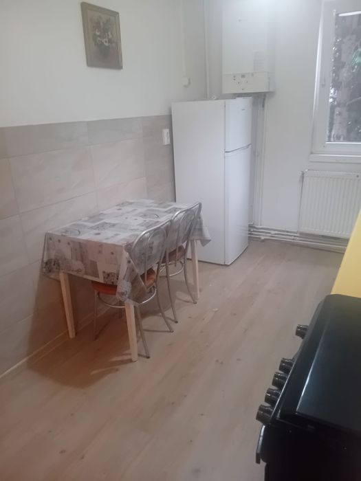 Inchiriez apartament