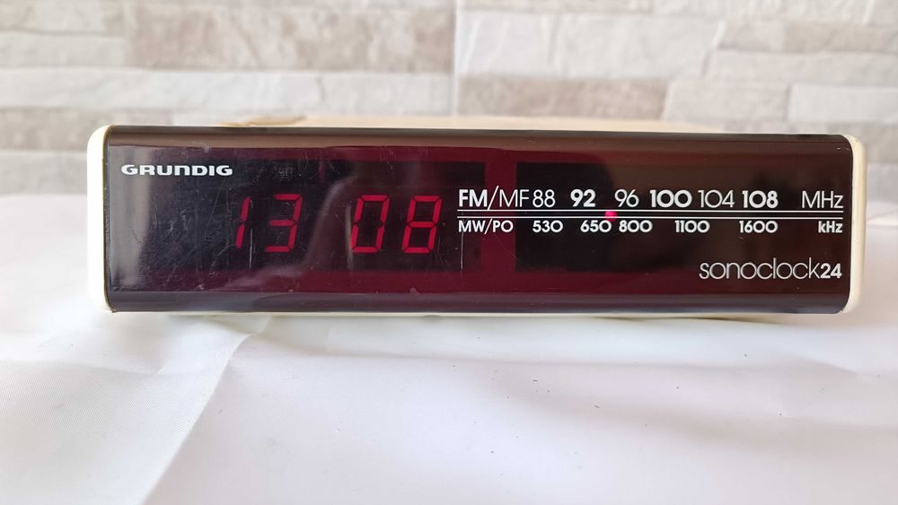 Радио - часовник - GRUNDIG sonoclock24 - 1983 год.