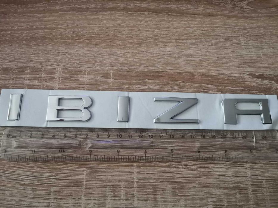 сребрист надпис Seat Ibiza стар стил