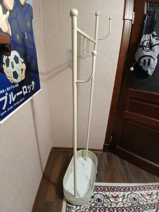 Продам вешалку напольную