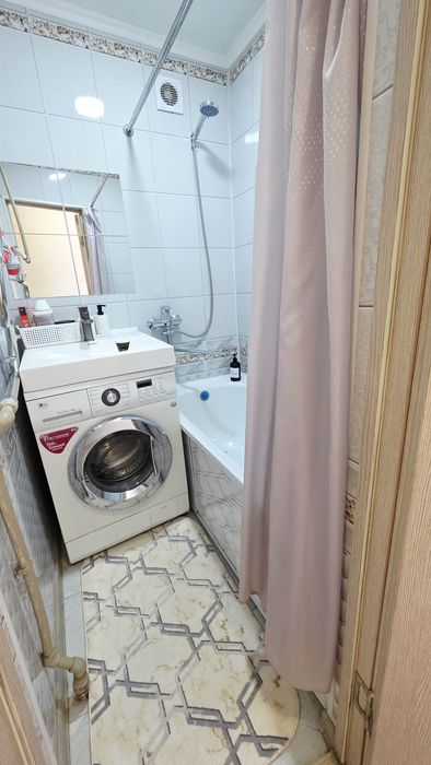 Продам машинку  LG на запчасти