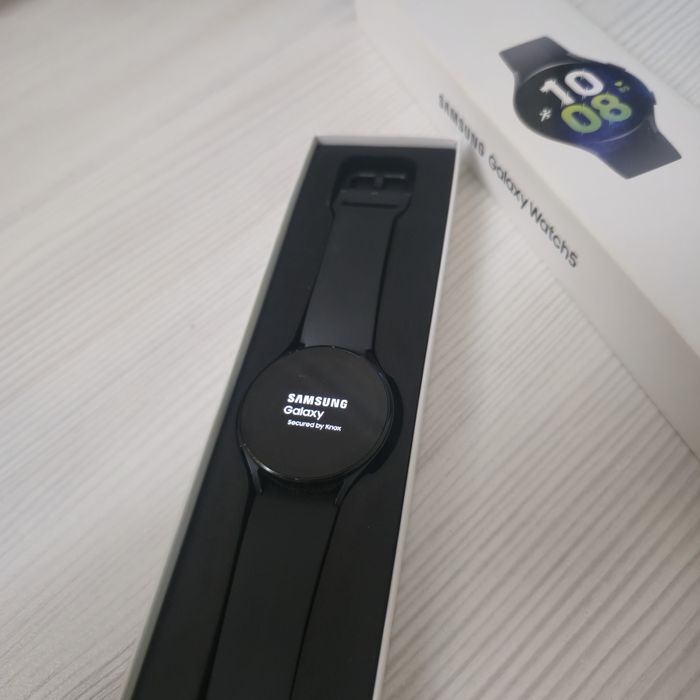 Продам Samsung Galaxy Watch5 (44mm), модель SM-R910.
