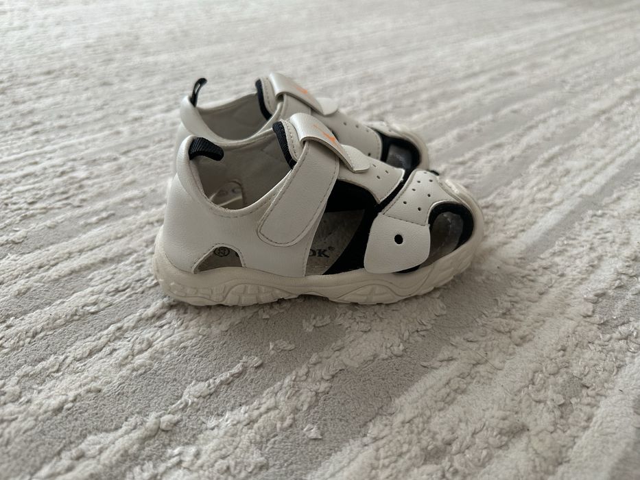 Продам сандали детские