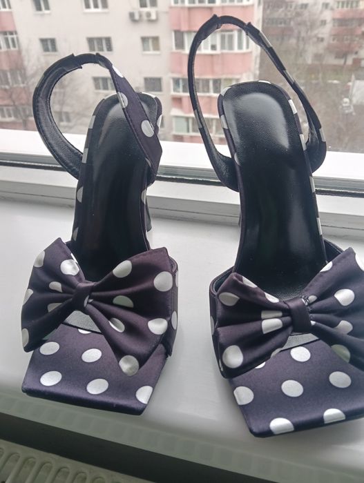 Pantofi cu fundițe si buline