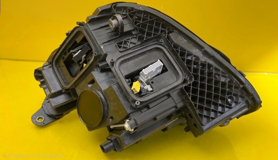 Оригинален LED фар за Mercedes W213 E-class Hella A213 906 18 04