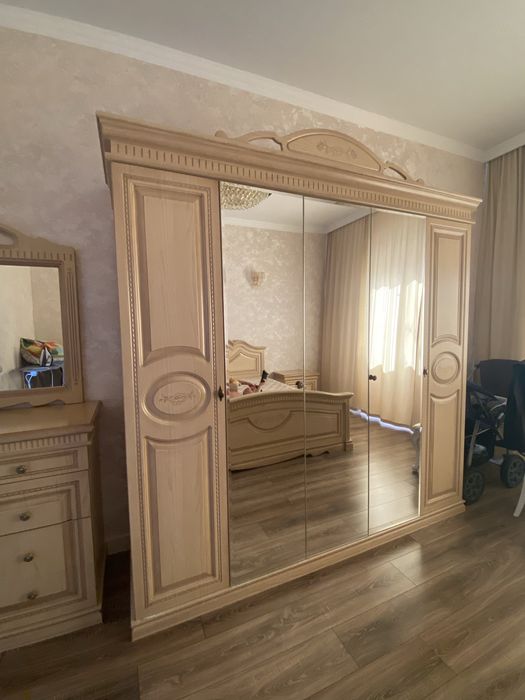 Продам спальный гарнитур