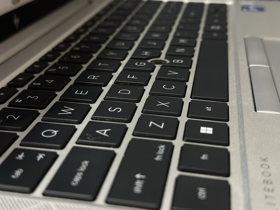 Офисный ноутбук симкарта окийдигон HP Elitebook intel core i7-1185G7