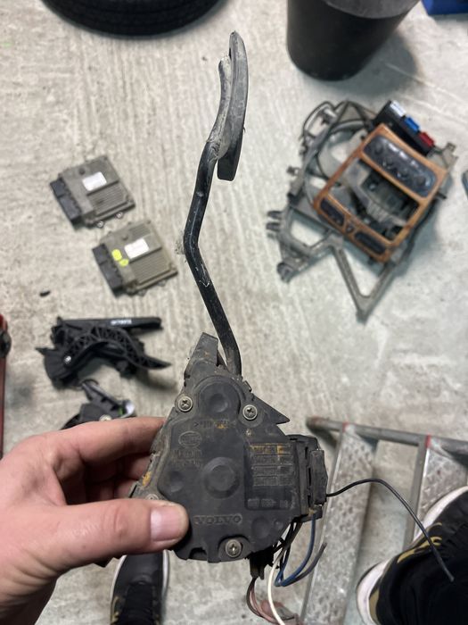 pedala acceleratie volvo v70