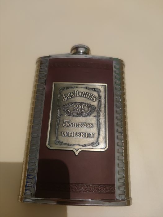 Фляжка с логотипом