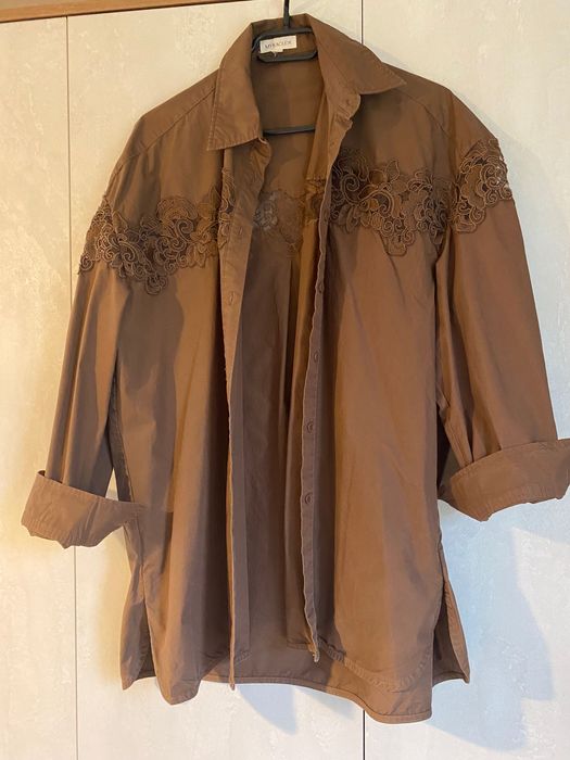 Кафява риза с дантела