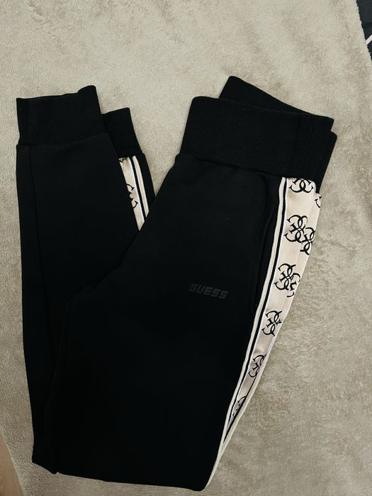 Спортен екип guess