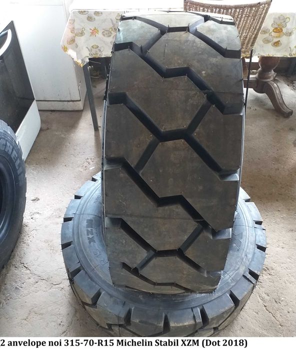 Anvelope industriale noi pentru stivuitoare/motostivuitoare