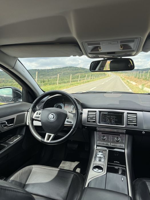 Jaguar XF 3.0D 275 CP – 2011